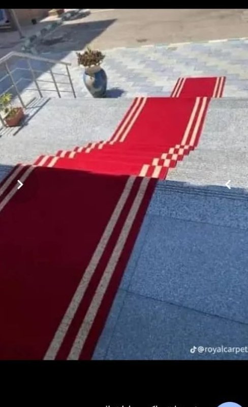 تراس خارجي بعشب صناعي